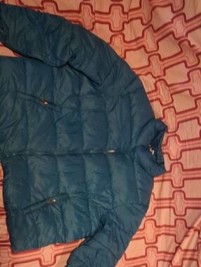 Time and Tru Teal Puffer Jacket with Zipper Pockets